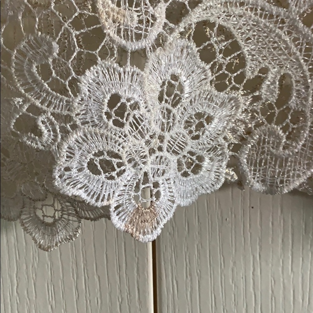 Sheer white lace top - Picture 5 of 6